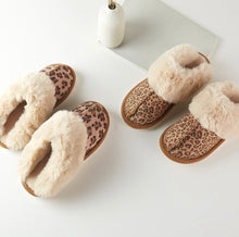 Load image into Gallery viewer, Leopard Print Slippers
